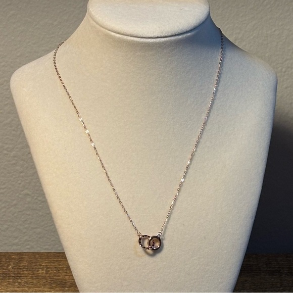 NEW Rose Gold Interlinking Circle Necklace - Picture 1 of 6